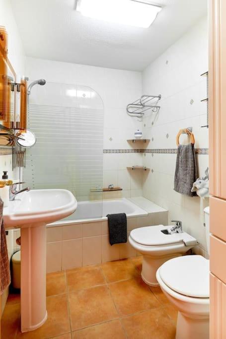 Villa Magerit, Entire Home 5 Minutes Easy Walk To Sandy Beach La Mata  Bagian luar foto